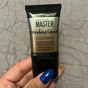 Maybelline Strobing Liquid highlighter in deep gold